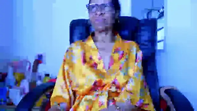 Aries_Mature webcam