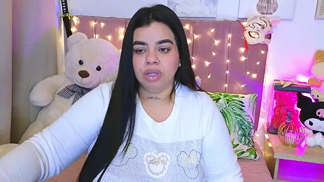 MiahJoness live cam on StripChat
