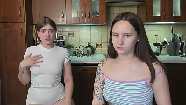 HotCaramellsTV webcam