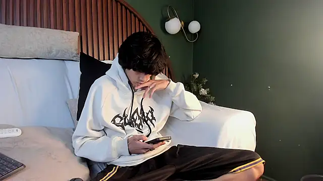 Diamond_twink live cam on StripChat