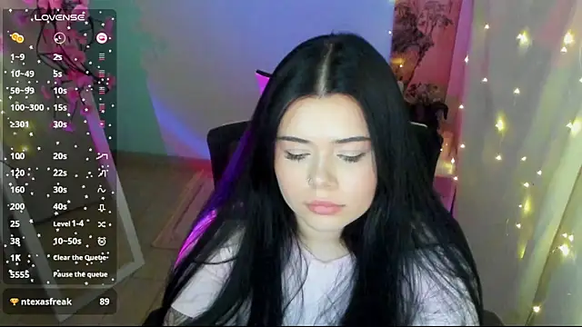 Mona_Esty webcam
