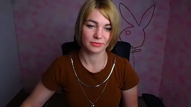 CuttieEmma webcam