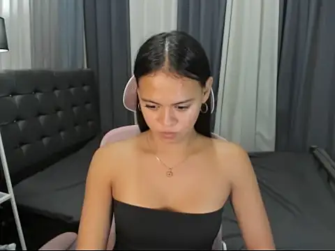 XTsUncutMargauxX webcam