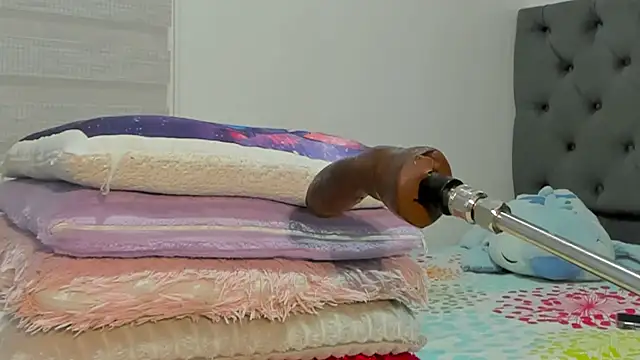Elizabeth_18_ webcam