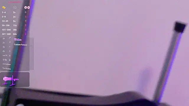KarinaNoir live cam on StripChat