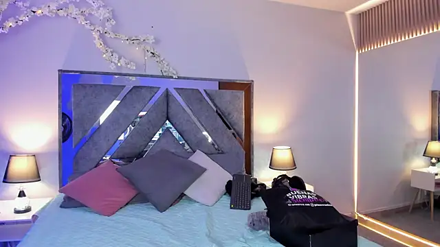 Astrid_williams live cam on StripChat