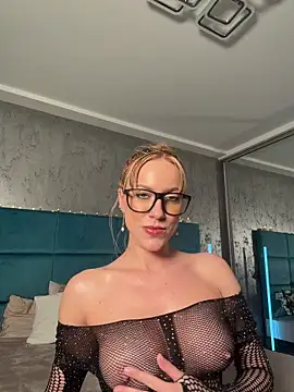 LunaAlya live cam on StripChat
