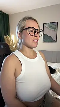 Charming_Daphny webcam