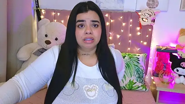 MiahJoness webcam