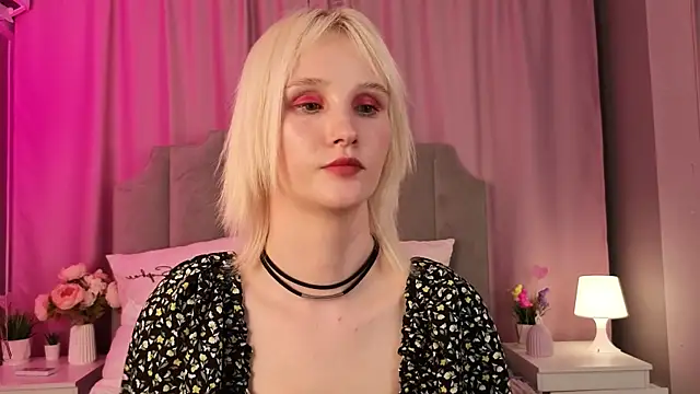 crystallili - CrystalLili's free webcam - UK Sex Cams