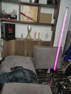 MiaBloom21 webcam