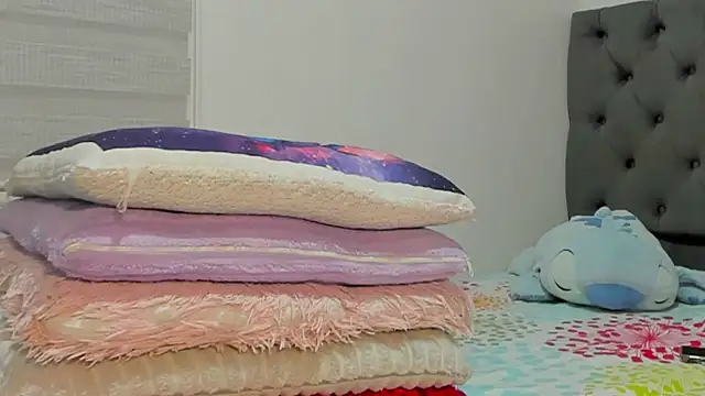 Elizabeth_18_ webcam