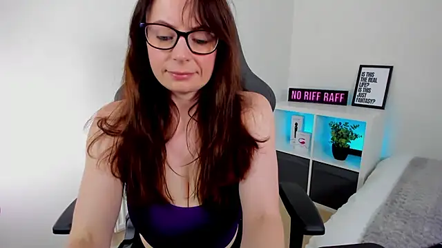 LucieWinters_UK webcam