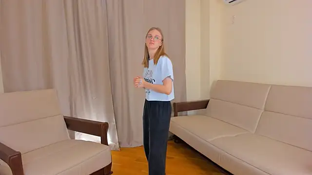 FemMantis live sex cam
