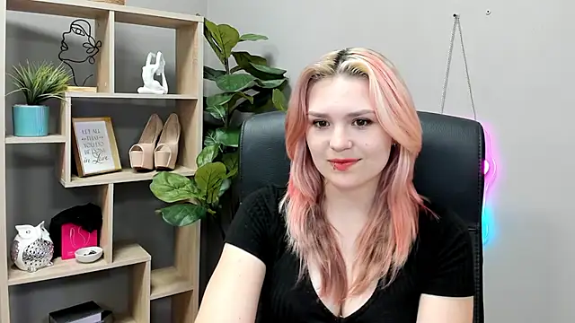 SweetLilyxo live cam on StripChat