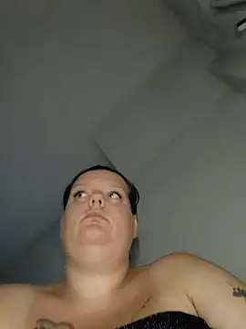 BadMommyyyyy live cam on StripChat