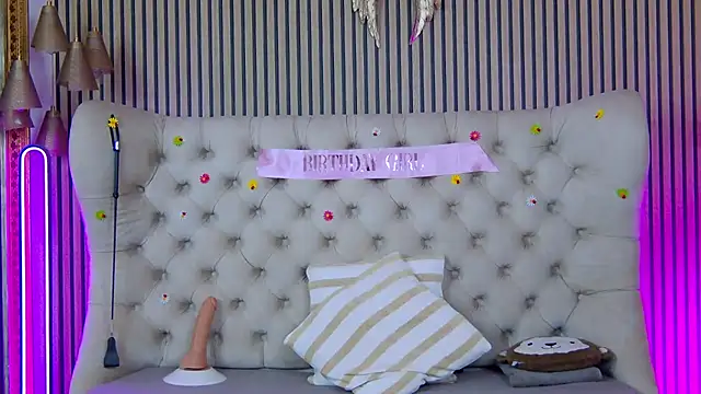 PlayfulShow live cam on StripChat