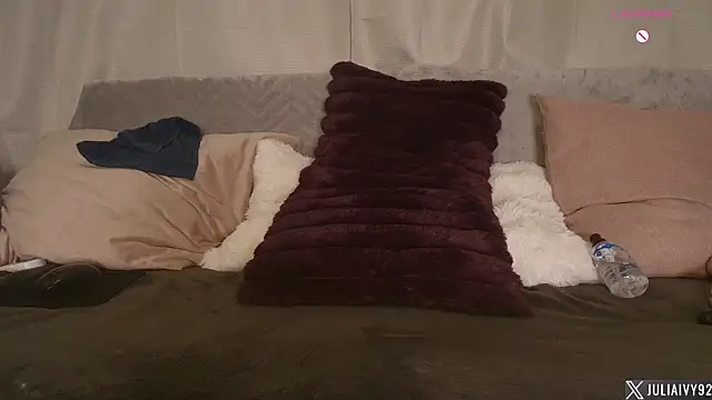 Julia-Ivy webcam