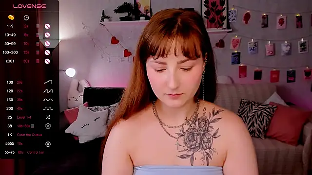 velvet_cherry_ live cam on StripChat