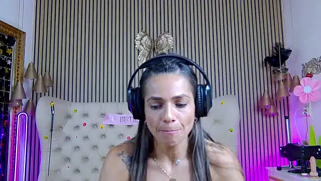 PlayfulShow webcam