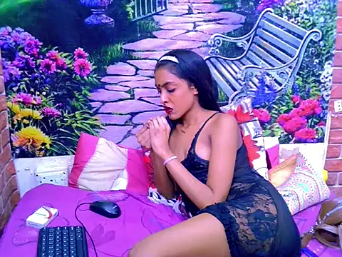 IndianPretty14u2Luv live cam on StripChat