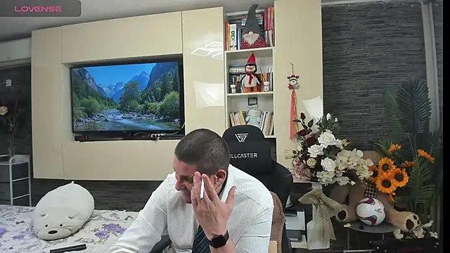 SpartacusDaddy48 live cam on StripChat