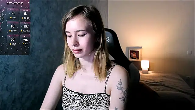 ZoyaMill live cam on StripChat