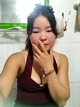 lylylove live cam on StripChat