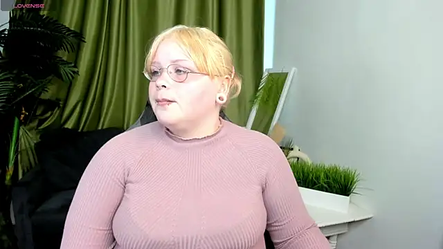 Stella_Brayn live cam on StripChat