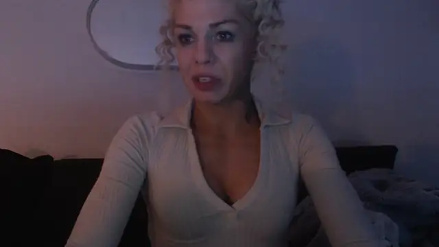 DesireableBlonde webcam