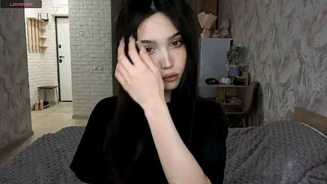 Qwami_Amie webcam