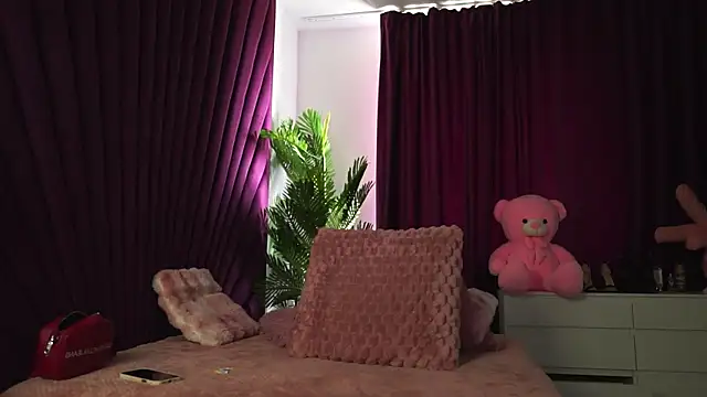 isLucyCherry webcam