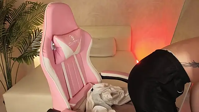 kira_hatti webcam
