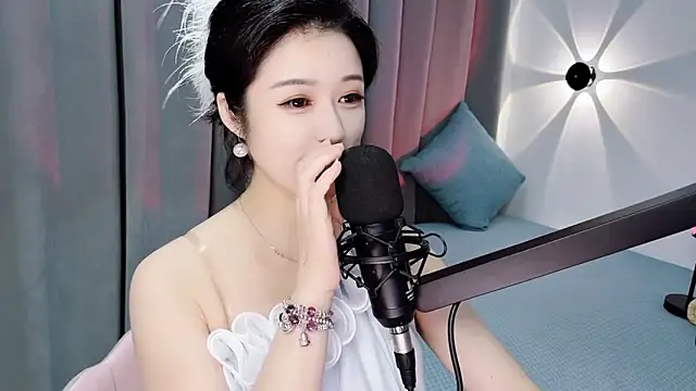 Momo-Wow webcam