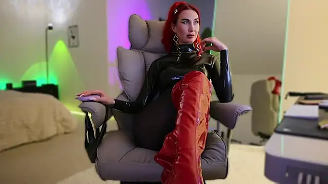 Lady_RedAlexa_RA webcam