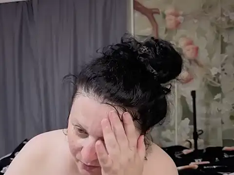 lillian2 - Lillian2's free webcam - UK Sex Cams