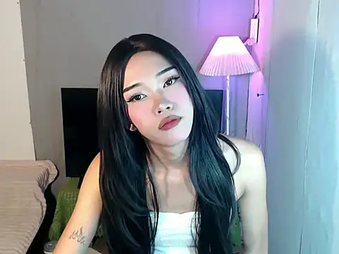 Model: holyakiesha