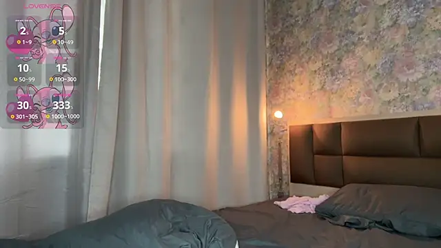 online web cam show LoraDavi