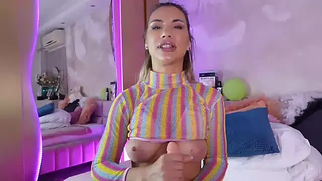 JullyBlair webcam