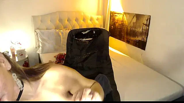 NinaDOM4CUM webcam