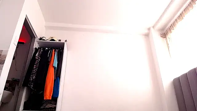 saara_johnson496 webcam
