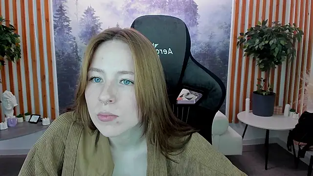 DamnWitchh webcam
