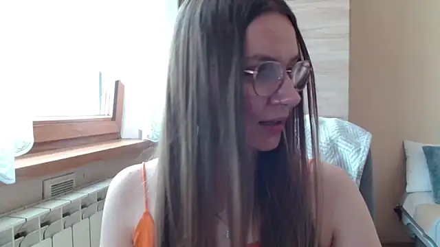 LooveELLYx webcam