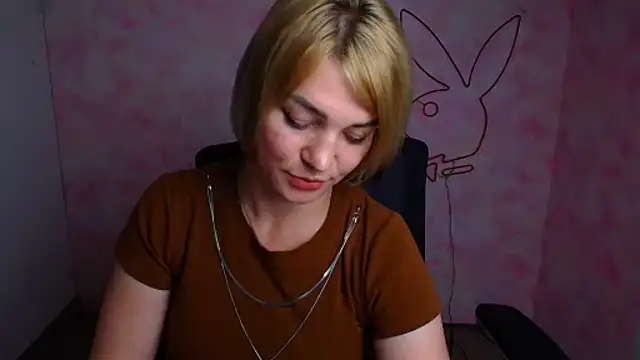 CuttieEmma webcam