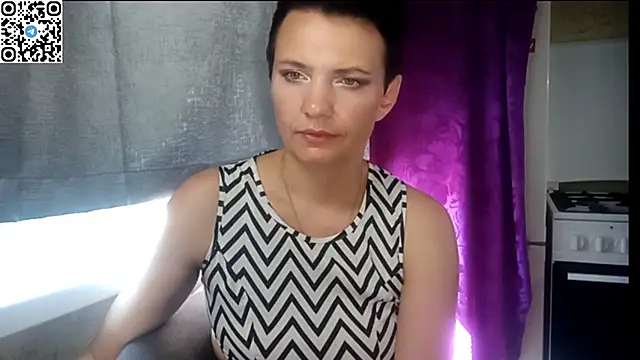 HotMamaQueen234 webcam