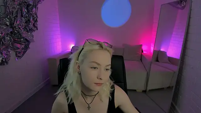 OliviaVale webcam