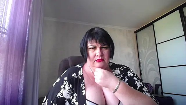 AlluringCurves webcam
