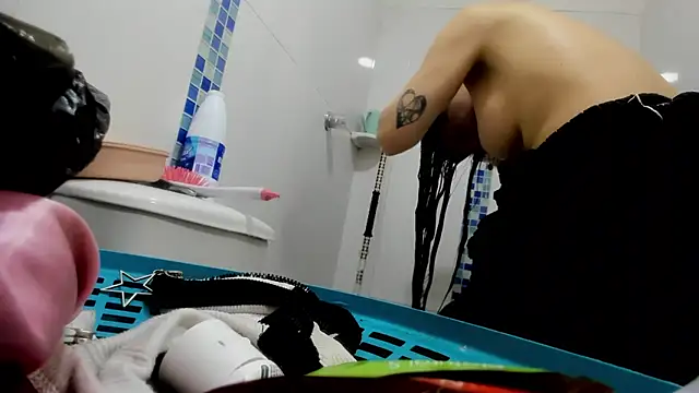 Sweet-Suck69 webcam