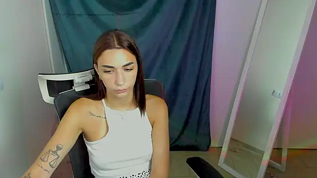 Bella_Night4 webcam