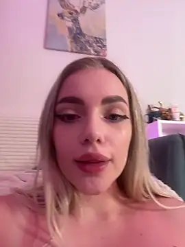 HugeBoobsAlice